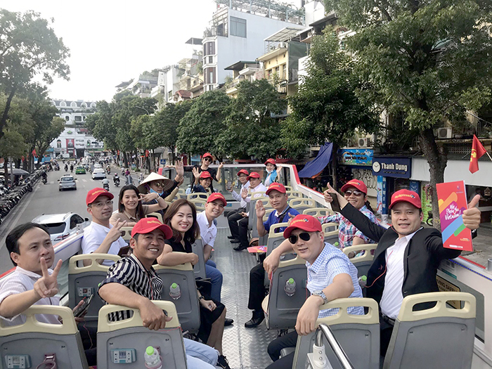 Trải nghiệm tour “Hà Nội 36 phố phường”. Ảnh: Tiên Phong Travel